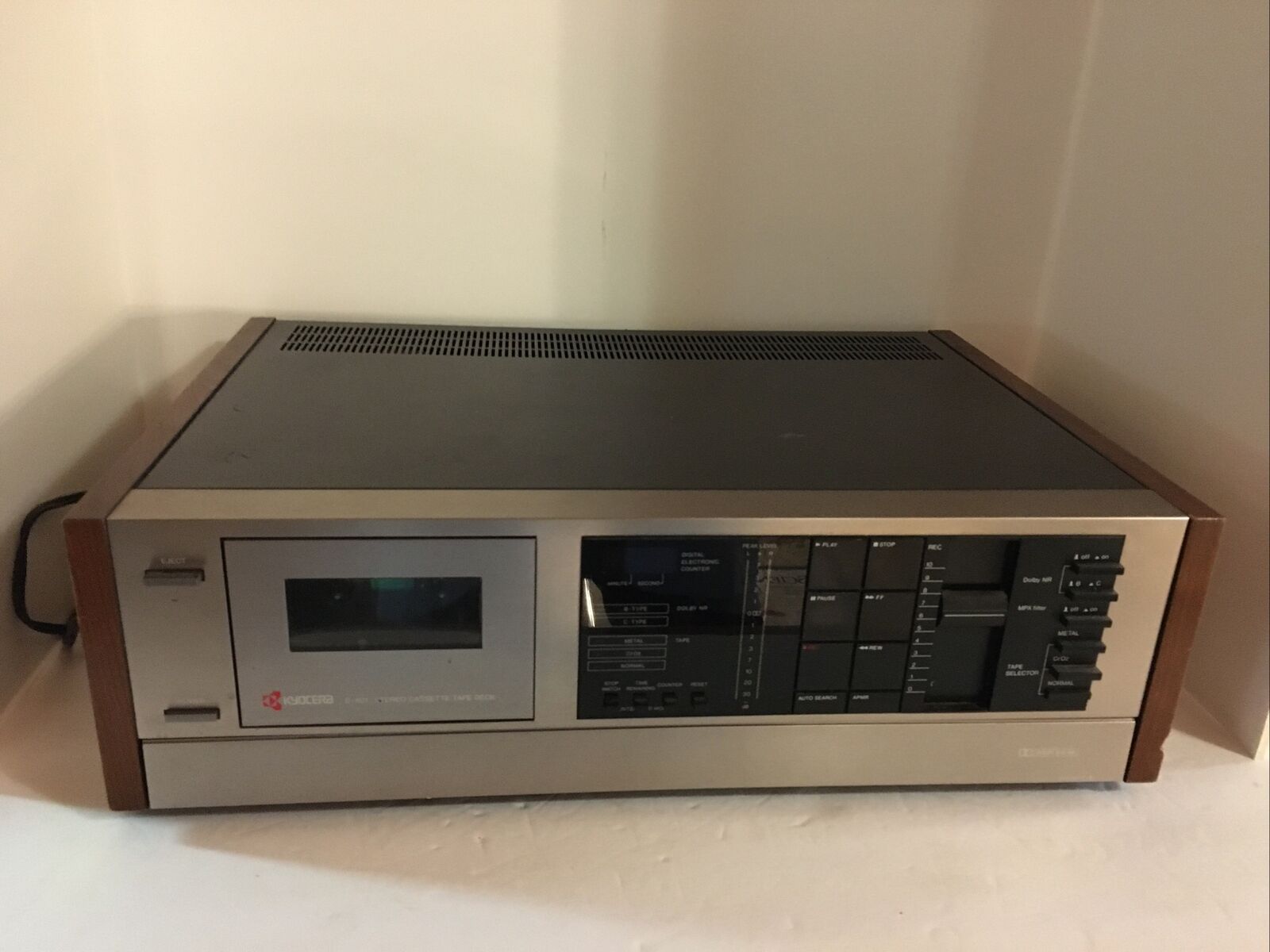 Kyocera D-801 Stereo Cassette Deck Audio Music Tape Deck Mid Century Working