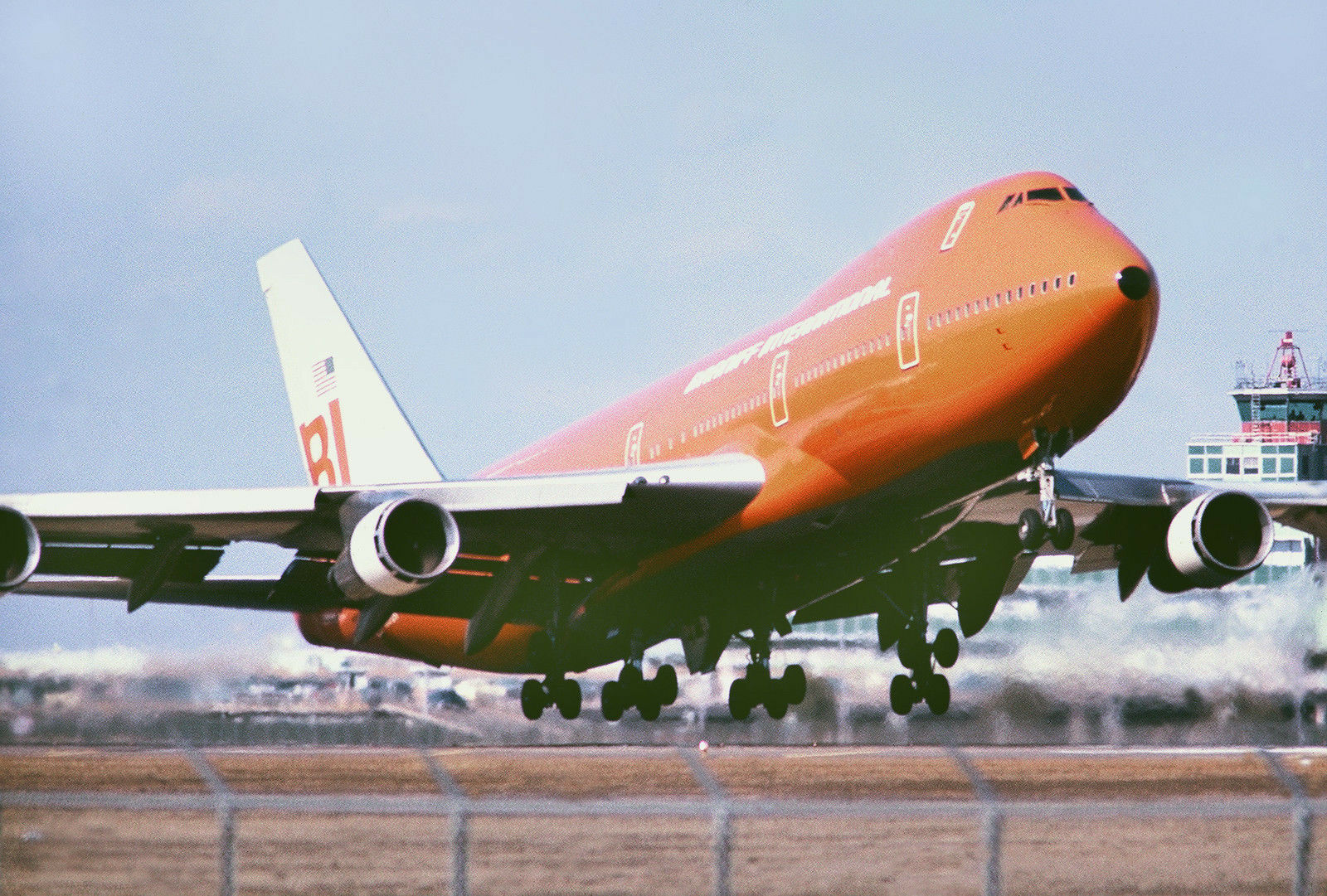 Braniff Airways Boeing 747 ((8.5