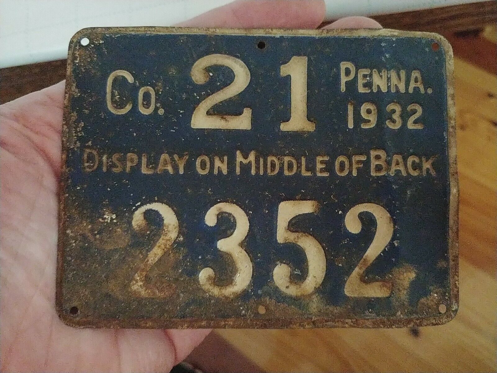 Vintage 1932 Pennsylvania Hunting License / Numbered Metal Tag ~ #2352