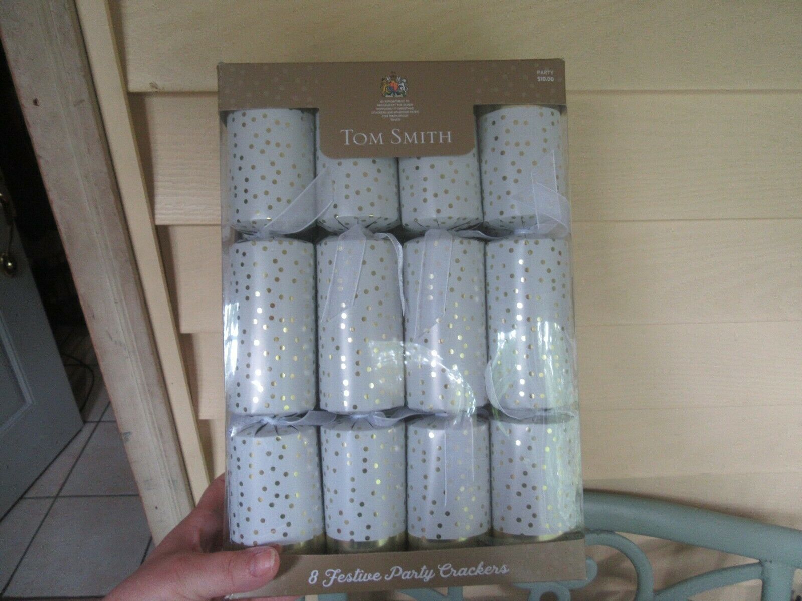 Tom Smith Festive Holiday Party Christmas Crackers White Dots 8 Pack 12"